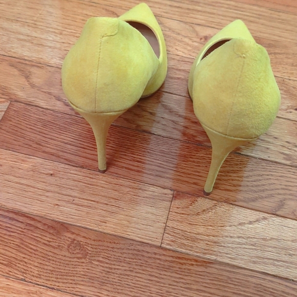 Steve Madden Yellow Suede Pumps - Picture 3 of 4